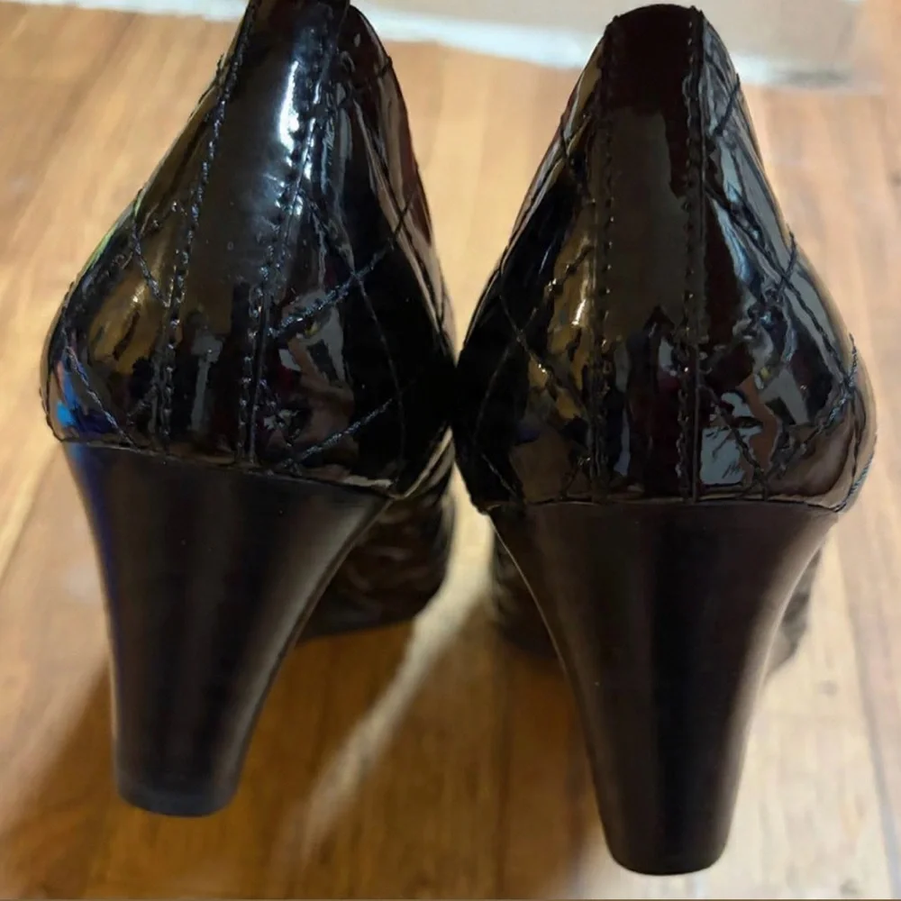 Tory Burch Black Patent Leather Flats with Gold Logo Medallion